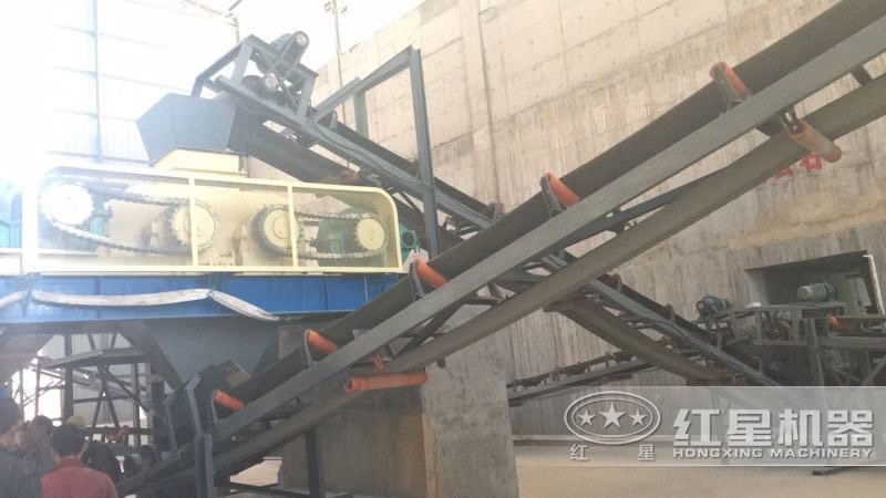 2PG1260輥式破碎機(jī)作業(yè)現(xiàn)場 2PG1260輥式破碎機(jī)作業(yè)現(xiàn)場