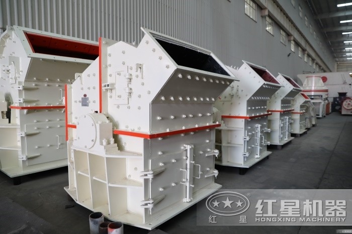 鄭州細(xì)碎機(jī)廠家紅星機(jī)器車(chē)間一角 鄭州細(xì)碎機(jī)廠家紅星機(jī)器車(chē)間一角