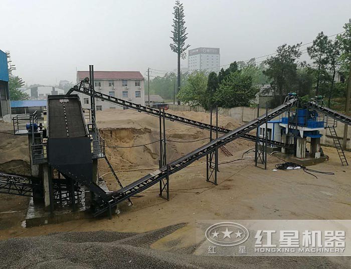 石頭碾沙生產(chǎn)線現(xiàn)場(chǎng) 石頭碾沙生產(chǎn)線現(xiàn)場(chǎng)