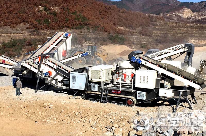 小型移動制砂機多機作業(yè)現場 小型移動制砂機多機作業(yè)現場